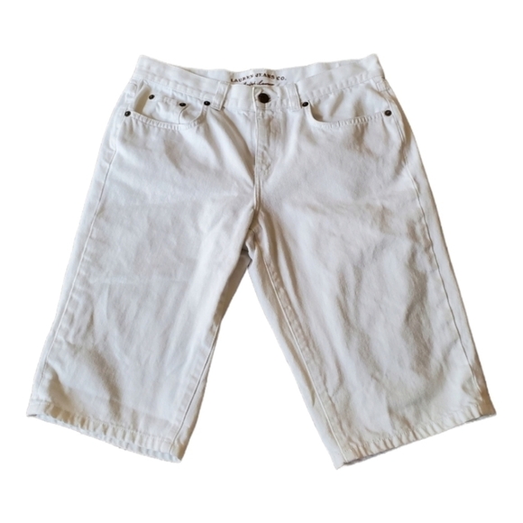 CONSERVATIVE White Bermuda Shorts - Picture 1 of 12